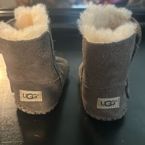 BNWOT BABY UGGS 2/3